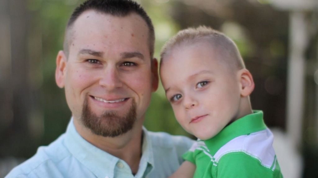 Father Holding Sun | Adam's Weight Loss Story | Synergy Wellness Center | Weight Loss Center | Bakersfield CA